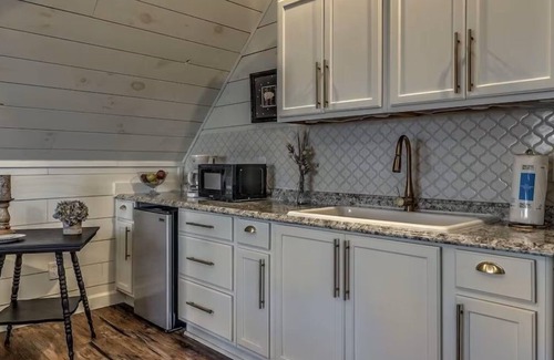 Morganton Cabin | nCabin in the Blue Ridge Mountains; Hot Tub & Mountain views