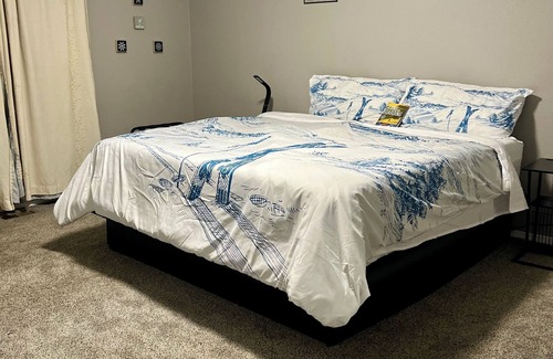 Abbott Loop House | Dog friendly stay in south Anchorage