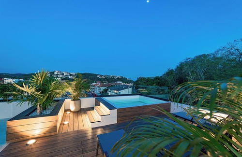 Santa Maria Huatulco Condo | New listing! Chic, cozy 2-bedroom w/rooftop pools, walk to beach, restaurants+