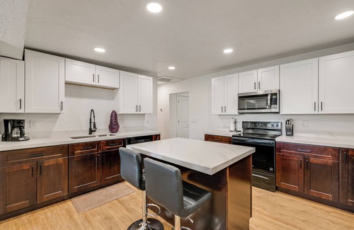 West Jordan House | Near 4 Major Ski Resorts: Salt Lake County Getaway