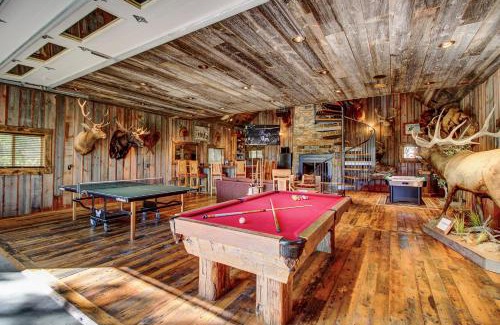 Crosby House | Near All-Season Trails Lakefront Crosby Getaway!