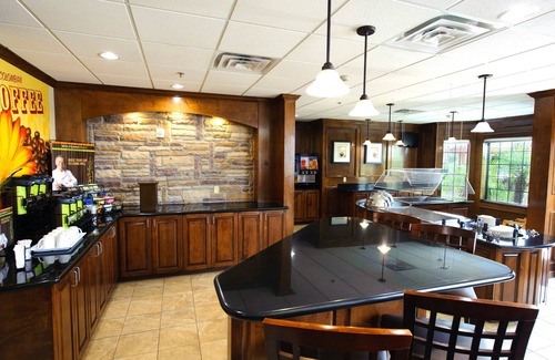 South Side Condo | Near Area Beaches | Free Breakfast!