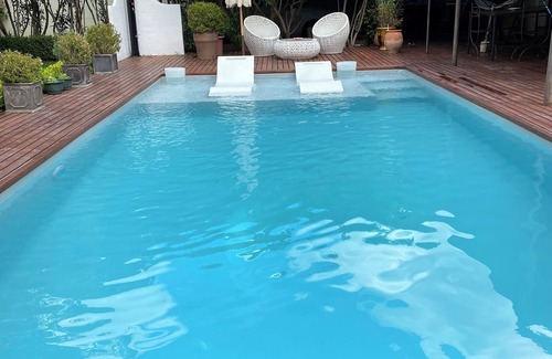 Vedene House | Near Avignon, AdriAnna guest house with terrace and private pool