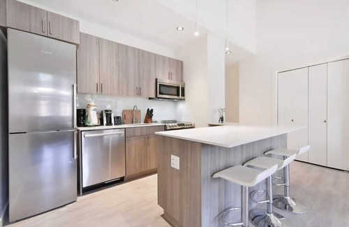 Chinatown Apartment | Near BCH 2 BR | Washer/Dryer | Family Friendly