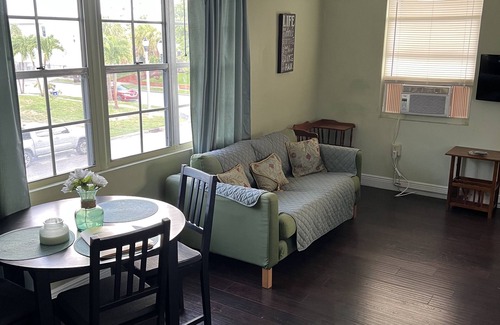 Southside Apartment | Near Beach and Downtown Apartment