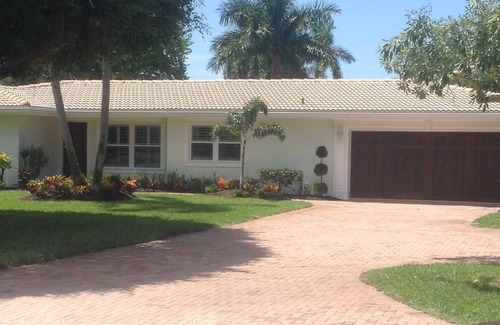 Moorings House | Near Beach Luxury Seaside Cottage on Moorings Golf Course