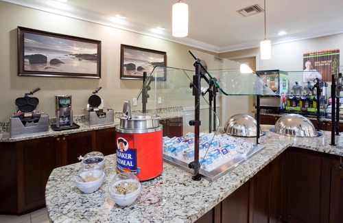 Park Shore Apartment | Near Beach | Outdoor Pool, Fitness Center