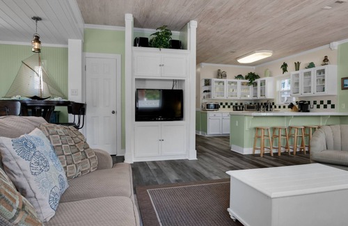 Seashore Village House | Near Beach, Private Pool, Beach Set Up + Free Tickets: Dolphin Cruise & More!