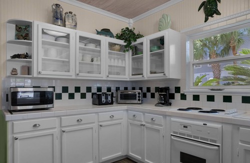 Seashore Village House | Near Beach, Private Pool, Beach Set Up + Free Tickets: Dolphin Cruise & More!