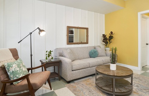 Holland Cottage | Near Beach, Upscale, Heated Pool, Free Golf and Wifi