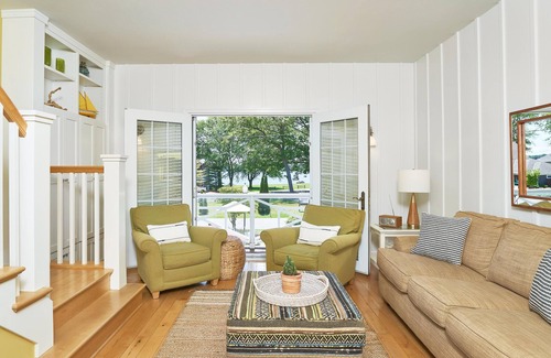 Holland Cottage | Near Beach, Upscale, Heated Pool, Free Golf and Wifi