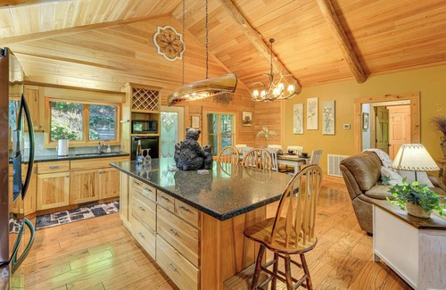 North Fork Township Cabin | Near Boone-Custom Built Cabin: 3 BR 3 BA w/Hot Tub