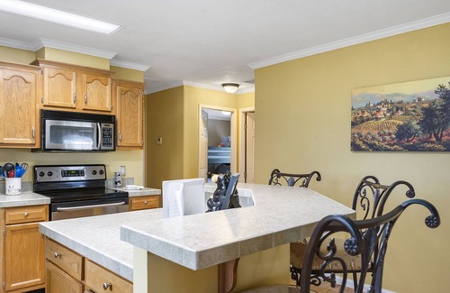 Omaha House | Near Branson & Thunder Ridge-Free Tickets-Live Llamas-Pvt Hot Tub-Country Retreat-Near Lakes!