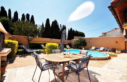 Rivesaltes Villa | Near Château de Salses and beach, swimming pool, equipped kitchen and Wi-Fi