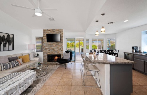 Indian Wells House | Near Coachella Private Home | Walk to Tennis Gardens | Pool & Spa Paradise | Ideal for Entertainment