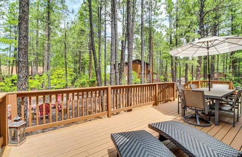 Pinetop Cottage | Near Dining, Hiking & Golf: Pinetop Log Cabin!