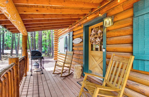 Pinetop Cottage | Near Dining, Hiking & Golf: Pinetop Log Cabin!