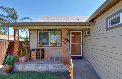 Sacramento Cottage | Near Downtown – Catch a Game, Soak in the Hot Tub & Explore