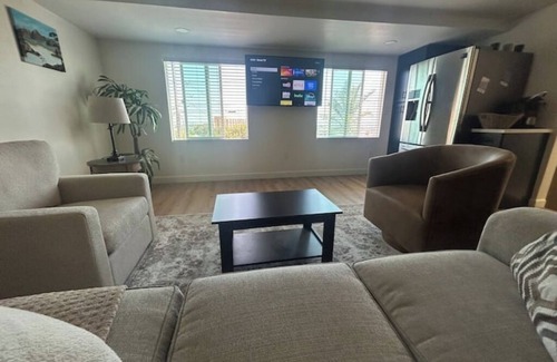 Los Angeles Apartment | Near Downtown Los Angeles with a BREATH-TAKING VIEW!