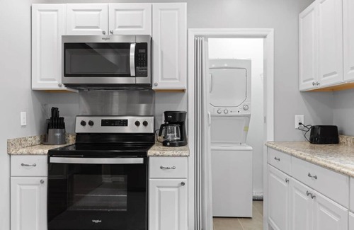 Chattanooga House | Near Downtown, Park & Zoo! Trendy Ridgeland Tudor