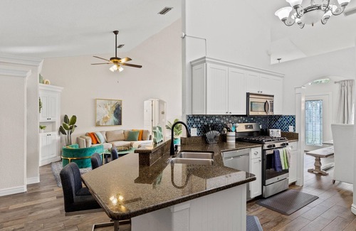 River District House | Near Downtown, Riverwalk, Pool! HOT TUB! Games!