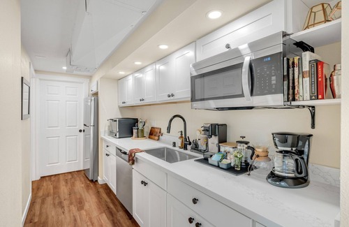 North End Apartment | Near Downtown, Waterfront. AC. Pet Friendly. Perfect for Exploring. Free Parking