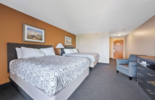 Put-in-Bay Hotel | Near Downtown with Lake View - PIB