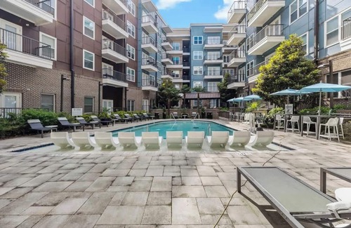 Cherry Apartment | Near DT & CPCC Lynx | Pool, Gym, W/D, Parking,