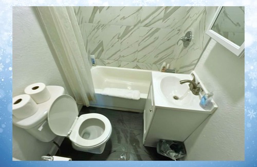 Rampart Village Apartment | Near DTLA's Vibrant Charm Studio for 2!