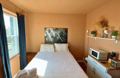 Rampart Village Apartment | Near DTLA's Vibrant Charm Studio for 2!