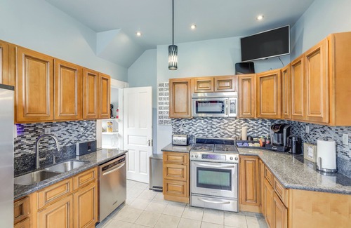 East Walnut HIlls House | Near Dtwn, Dining & Bars: Spacious Cincy Home Base