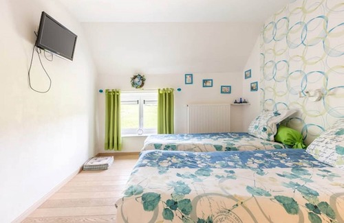 Xhignesse Other | Near Durbuy: Family or friendly gîte with 5 bedrooms and 5 private bathrooms