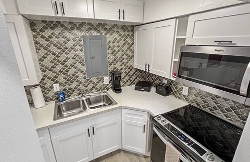 Metairie Apartment | Near Every type of Eatery Imaginable-quite space!