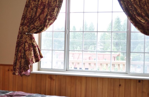 Portola Apartment | Near Feather River in Historic Mining/Train Town Portola