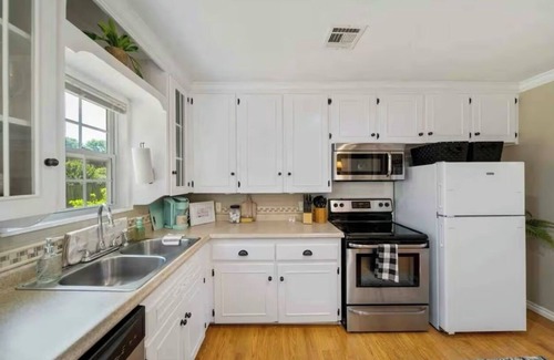 Tulsa House | Near Gathering Pl, River Park Trails, Brookside shops
