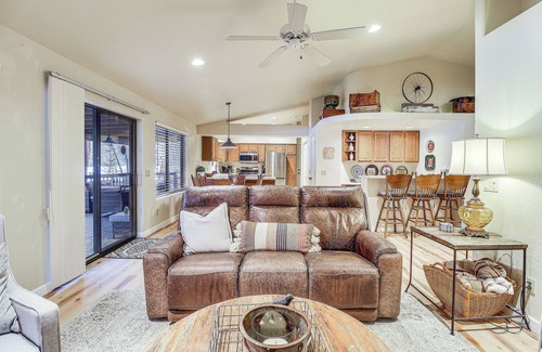 Pinetop Cottage | Near Hiking & Golfing: Pinetop Home w/Deck!