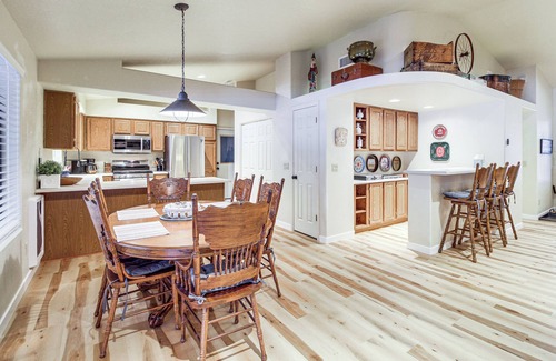 Pinetop Cottage | Near Hiking & Golfing: Pinetop Home w/Deck!