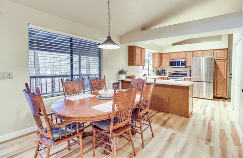 Pinetop Cottage | Near Hiking & Golfing: Pinetop Home w/Deck!