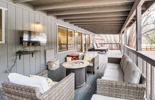 Pinetop Cottage | Near Hiking & Golfing: Pinetop Home w/Deck!