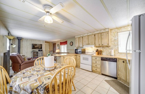Munds Park Cabin | Near Hiking Trails: Tranquil Cabin in Munds Park!