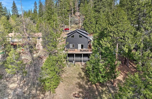 Arnold Cottage | Near Hiking + Wineries: Arnold Cabin w/Deck!