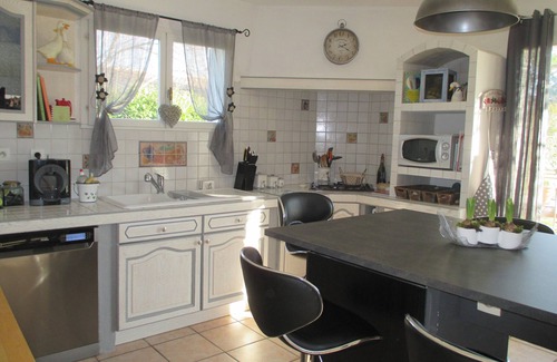 Pernes-les-Fontaines Villa | Near hillside with private pool, pretty Provencal villa.