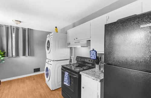 New Castle House | Near Hospital&Dining-Beds on Broadmoor- Both Units