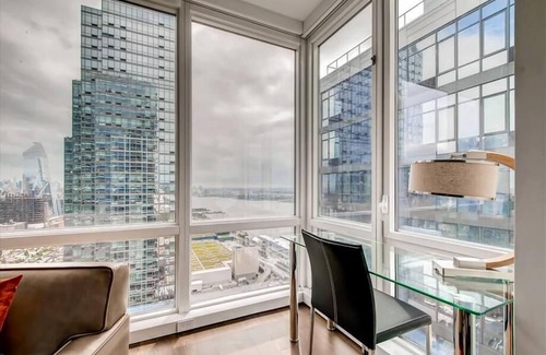 Hell's Kitchen Apartment | near Hudson Hards 1 Deluxe BR Downtown/river views | Pet Friendly