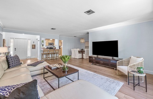 Delray Beach House | Near Intercoastal! Lush private back yard with heated pool!