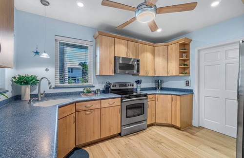 Delray Beach House | Near Intercoastal! Lush private back yard with heated pool!