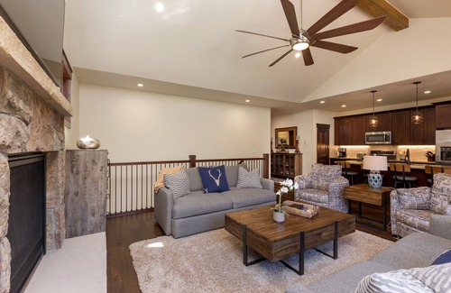 Keystone House | Near Keystone Village, Private Balcony & Large Windows with Mountain Views