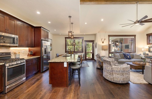 Keystone House | Near Keystone Village, Private Balcony & Large Windows with Mountain Views