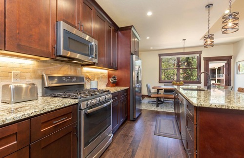 Keystone House | Near Keystone Village, Private Balcony & Large Windows with Mountain Views