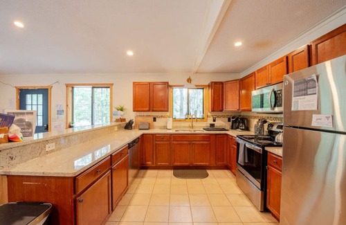 Wallenpaupauk Lake Estates Cabin | Near Lake, Indoor Pool, Firepit, BBQ, King Bed, Gym, Free Amenities, A/C